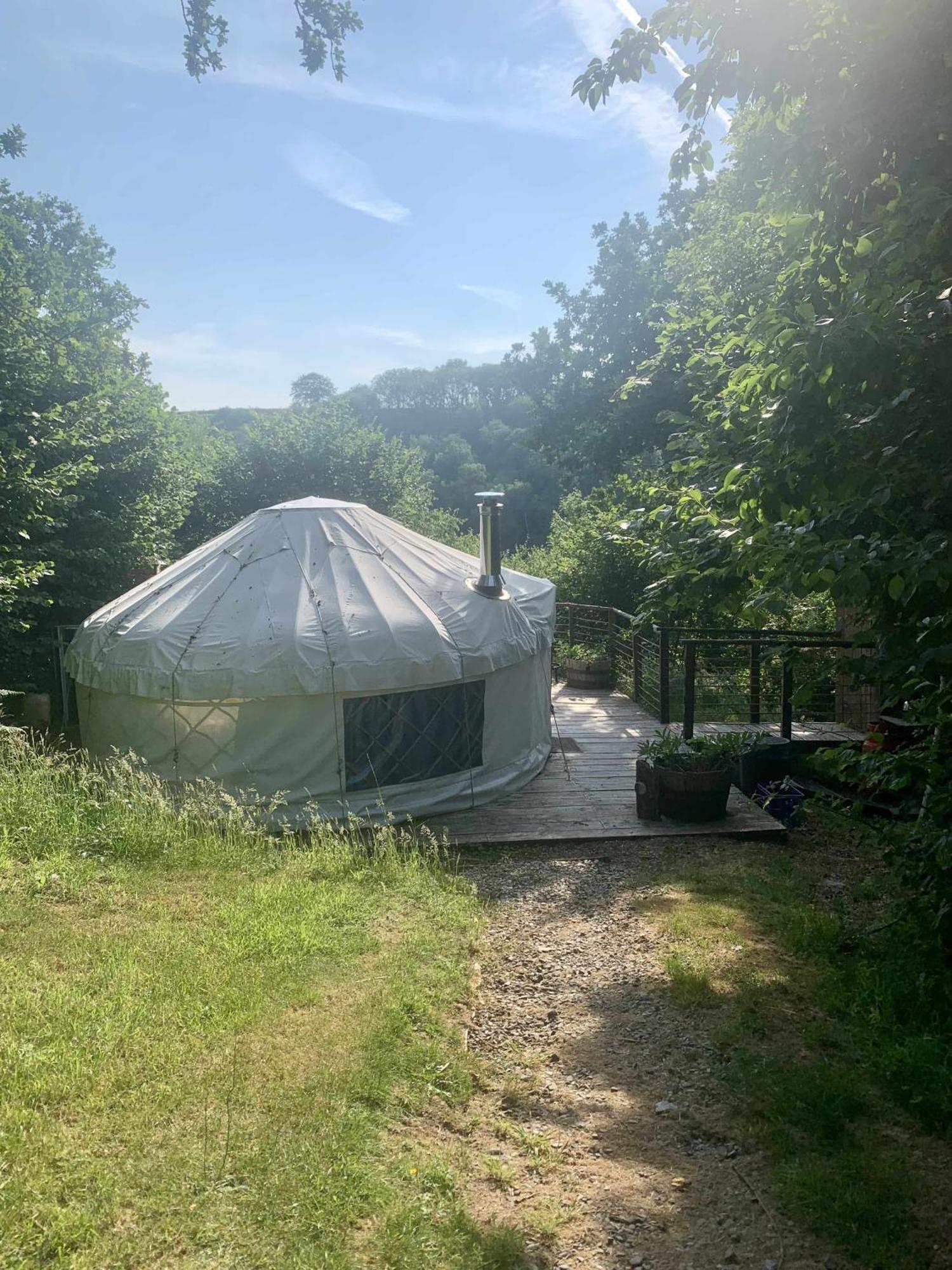 Ceridwen Glamping, Double Decker Bus And Yurts Hotell Llandysul Exteriör bild