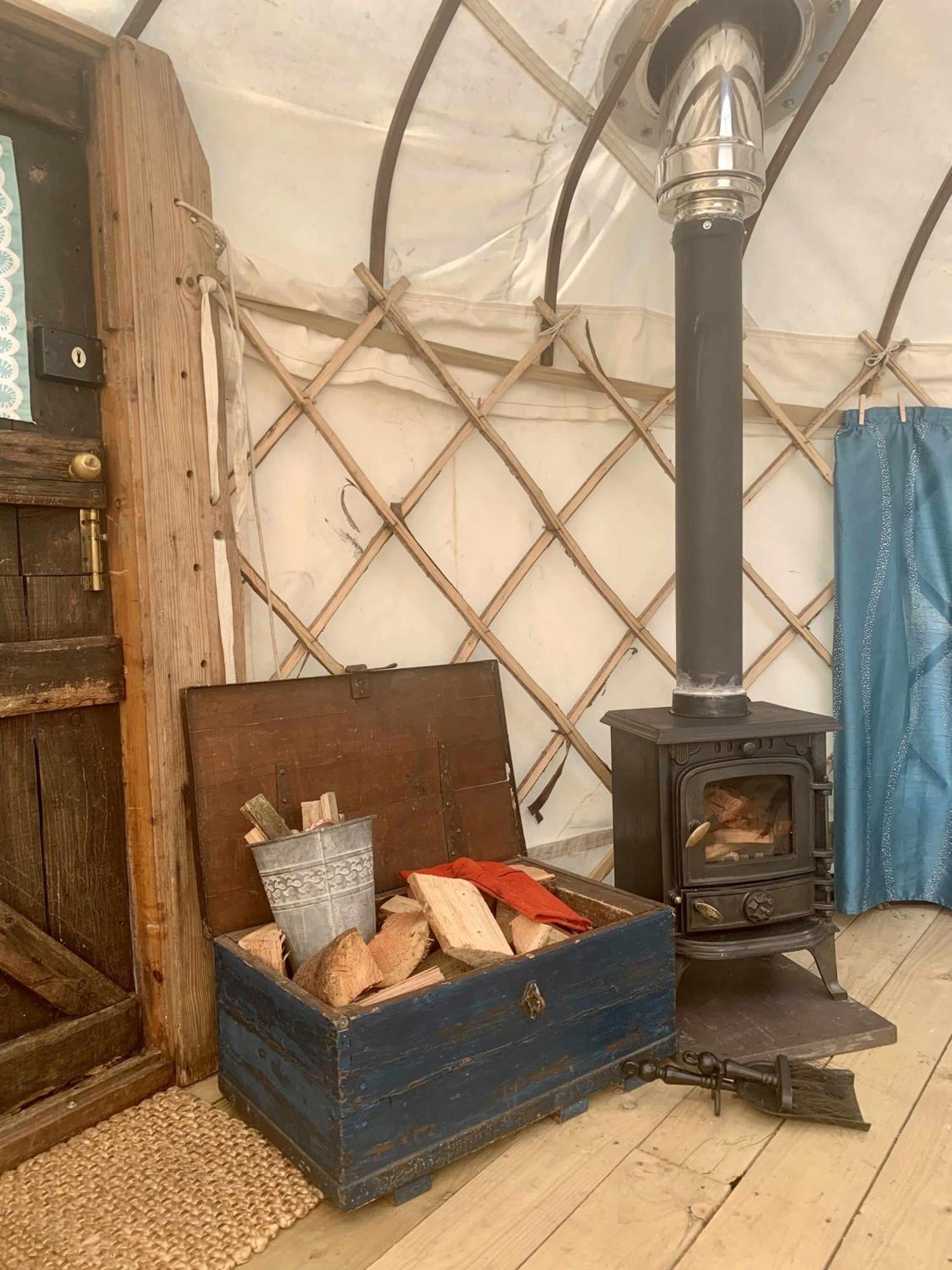 Ceridwen Glamping, Double Decker Bus And Yurts Hotell Llandysul Exteriör bild