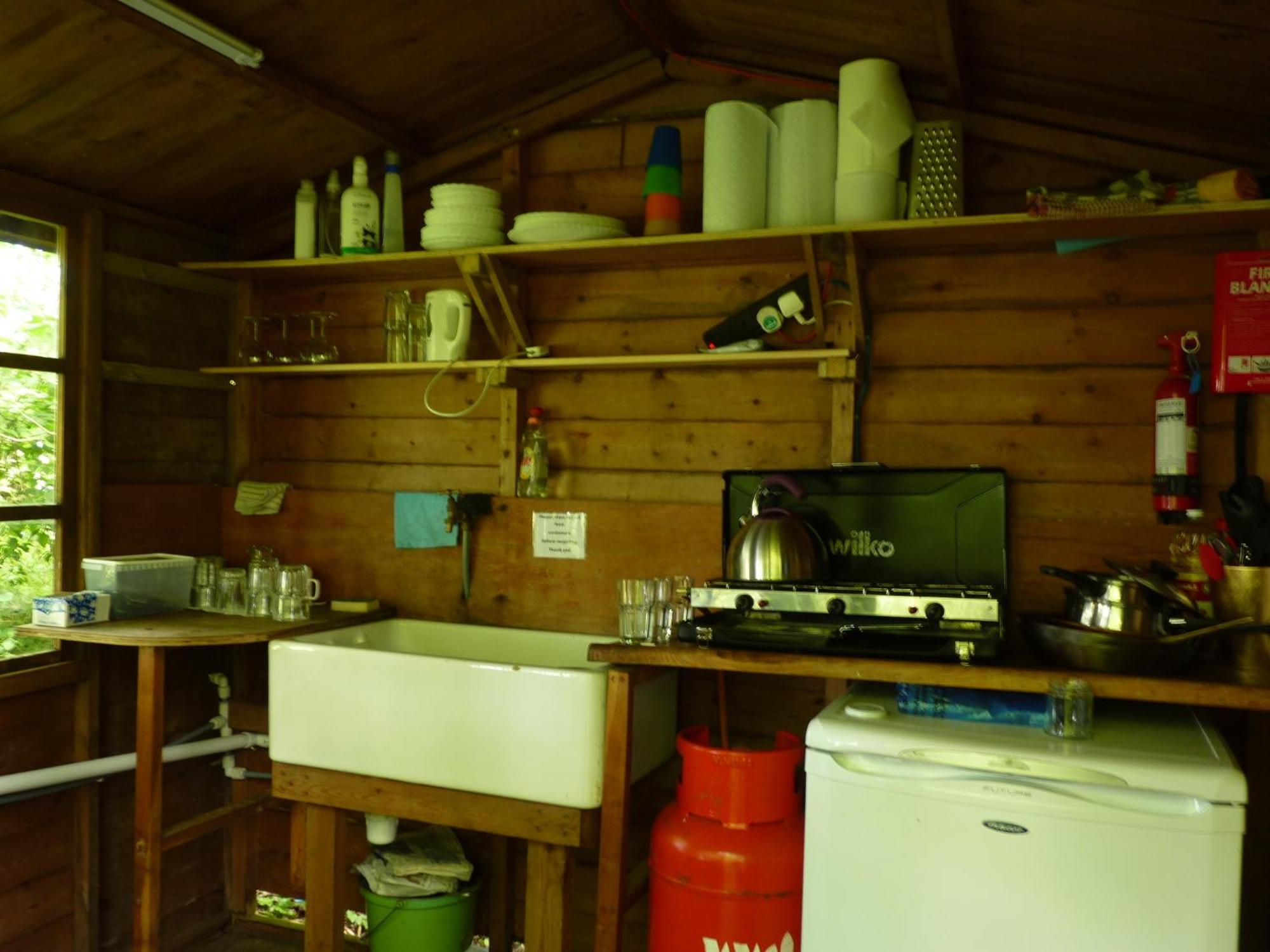 Ceridwen Glamping, Double Decker Bus And Yurts Hotell Llandysul Exteriör bild