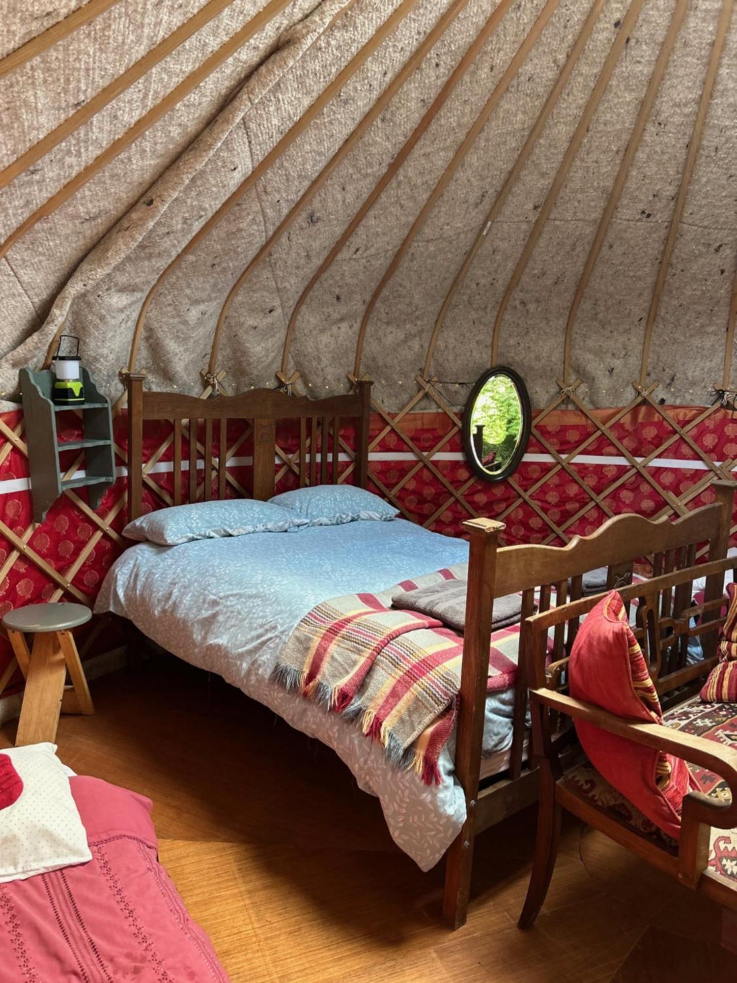 Ceridwen Glamping, Double Decker Bus And Yurts Hotell Llandysul Exteriör bild