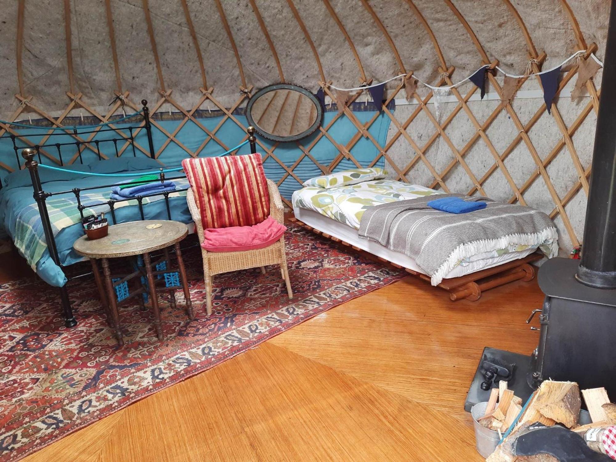 Ceridwen Glamping, Double Decker Bus And Yurts Hotell Llandysul Exteriör bild