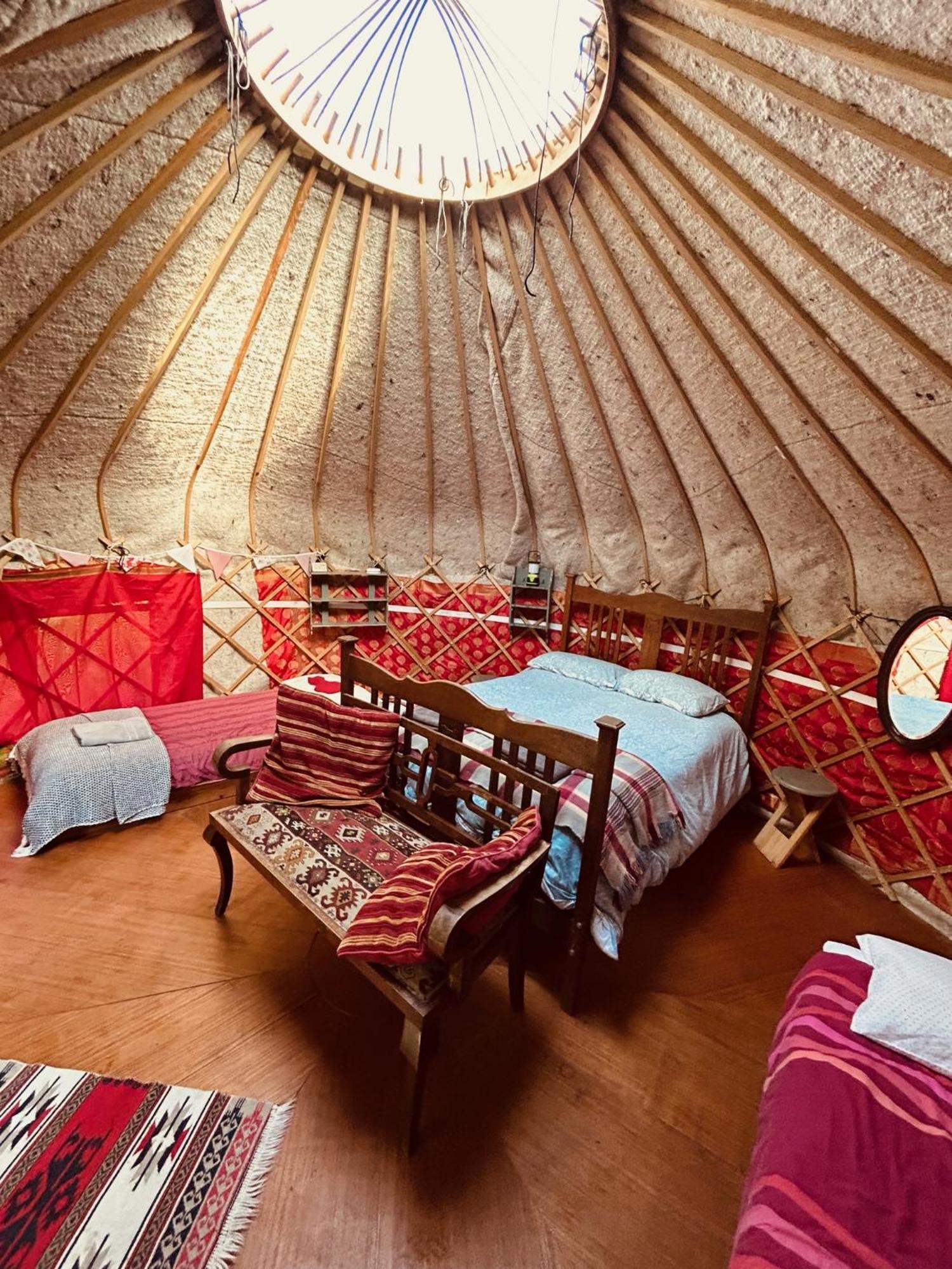 Ceridwen Glamping, Double Decker Bus And Yurts Hotell Llandysul Exteriör bild