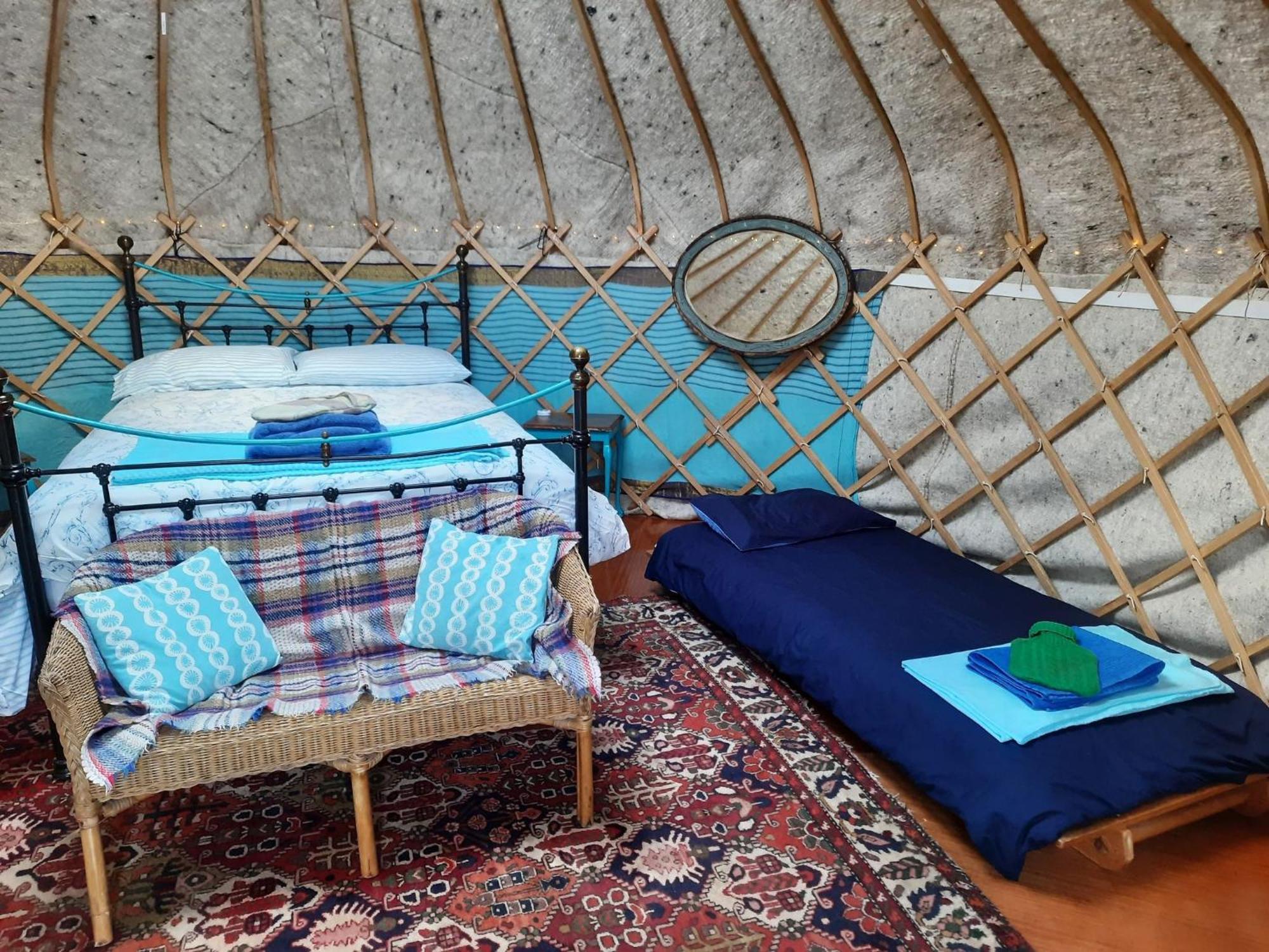 Ceridwen Glamping, Double Decker Bus And Yurts Hotell Llandysul Exteriör bild