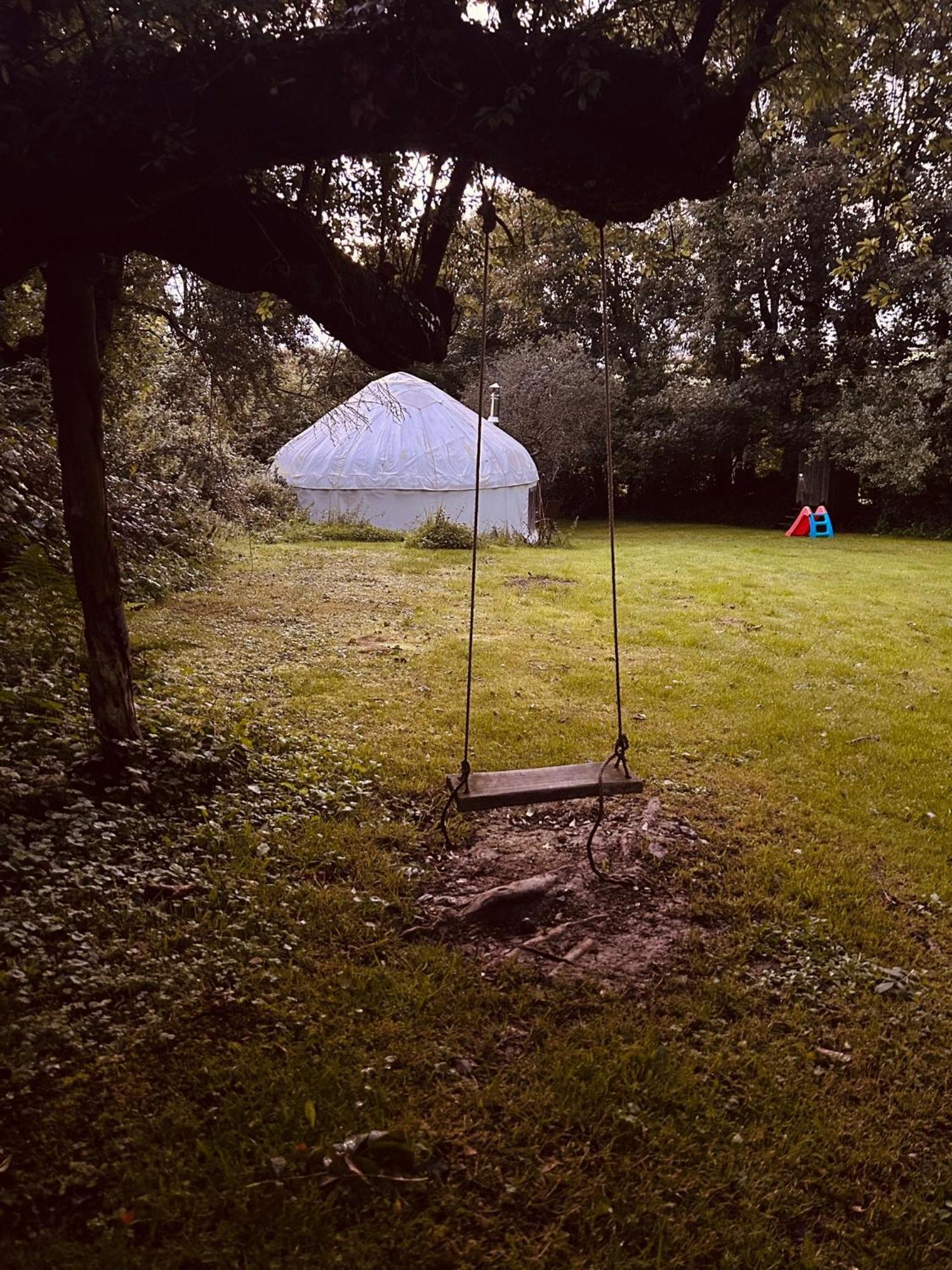 Ceridwen Glamping, Double Decker Bus And Yurts Hotell Llandysul Exteriör bild