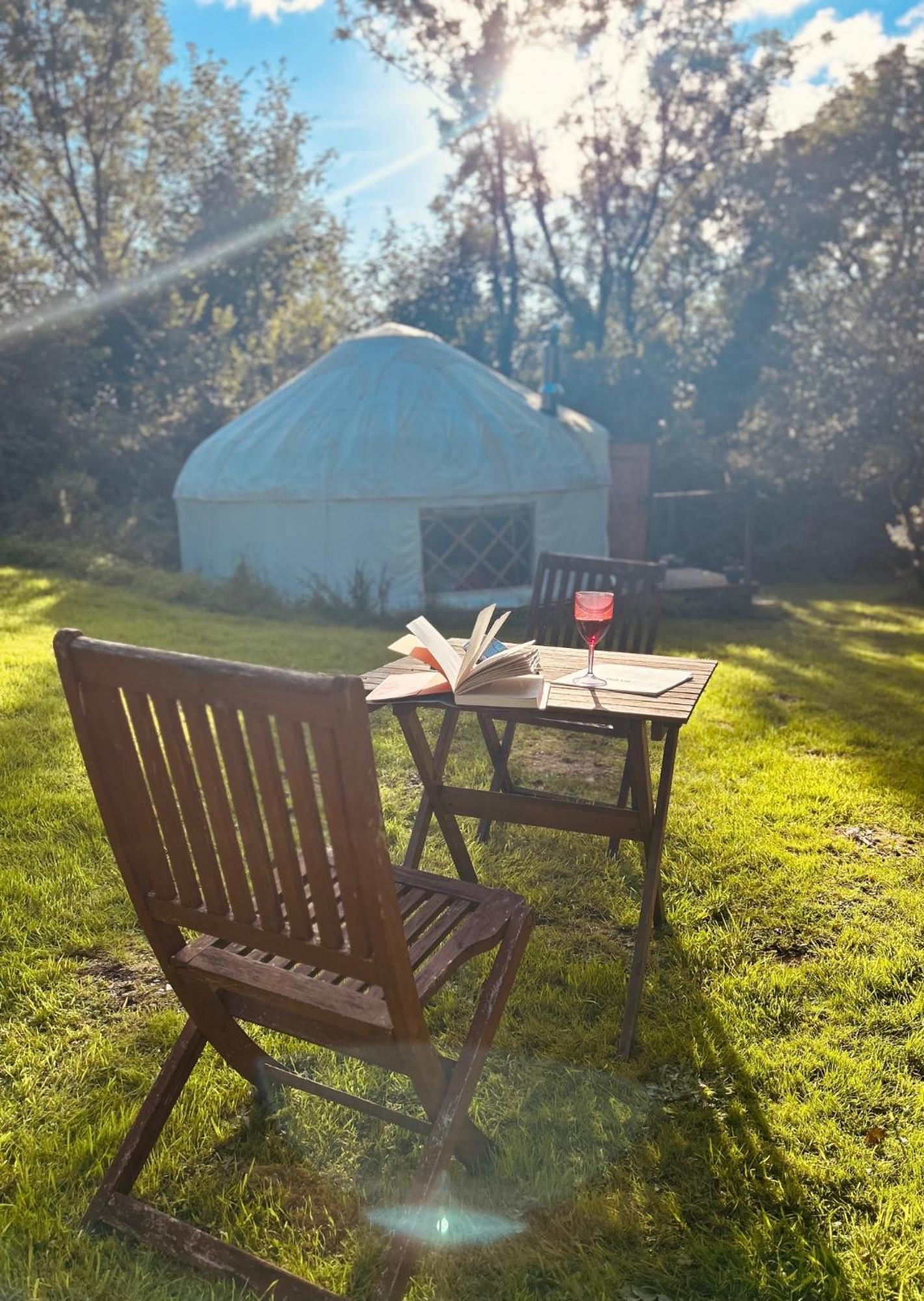 Ceridwen Glamping, Double Decker Bus And Yurts Hotell Llandysul Exteriör bild