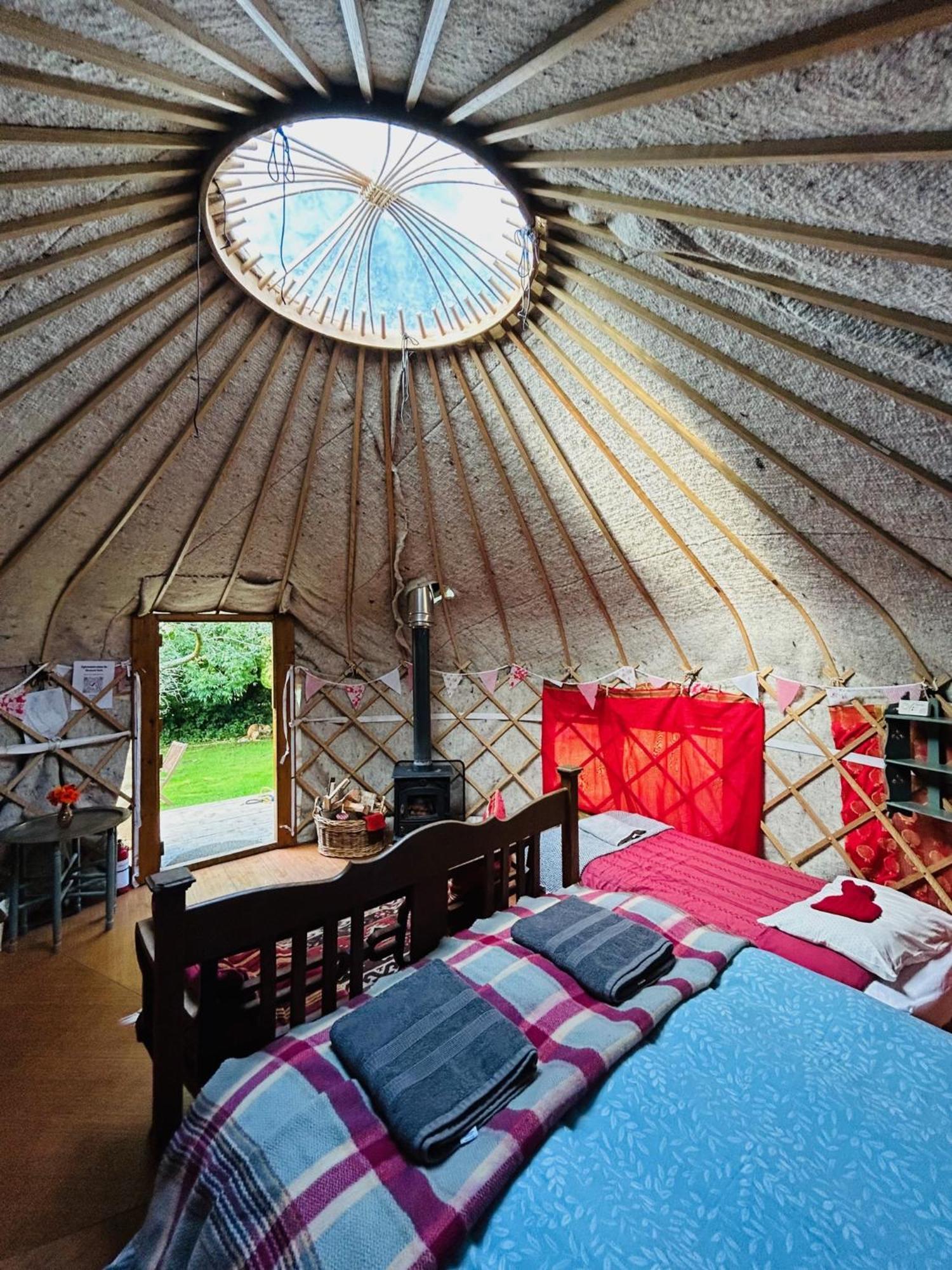 Ceridwen Glamping, Double Decker Bus And Yurts Hotell Llandysul Exteriör bild