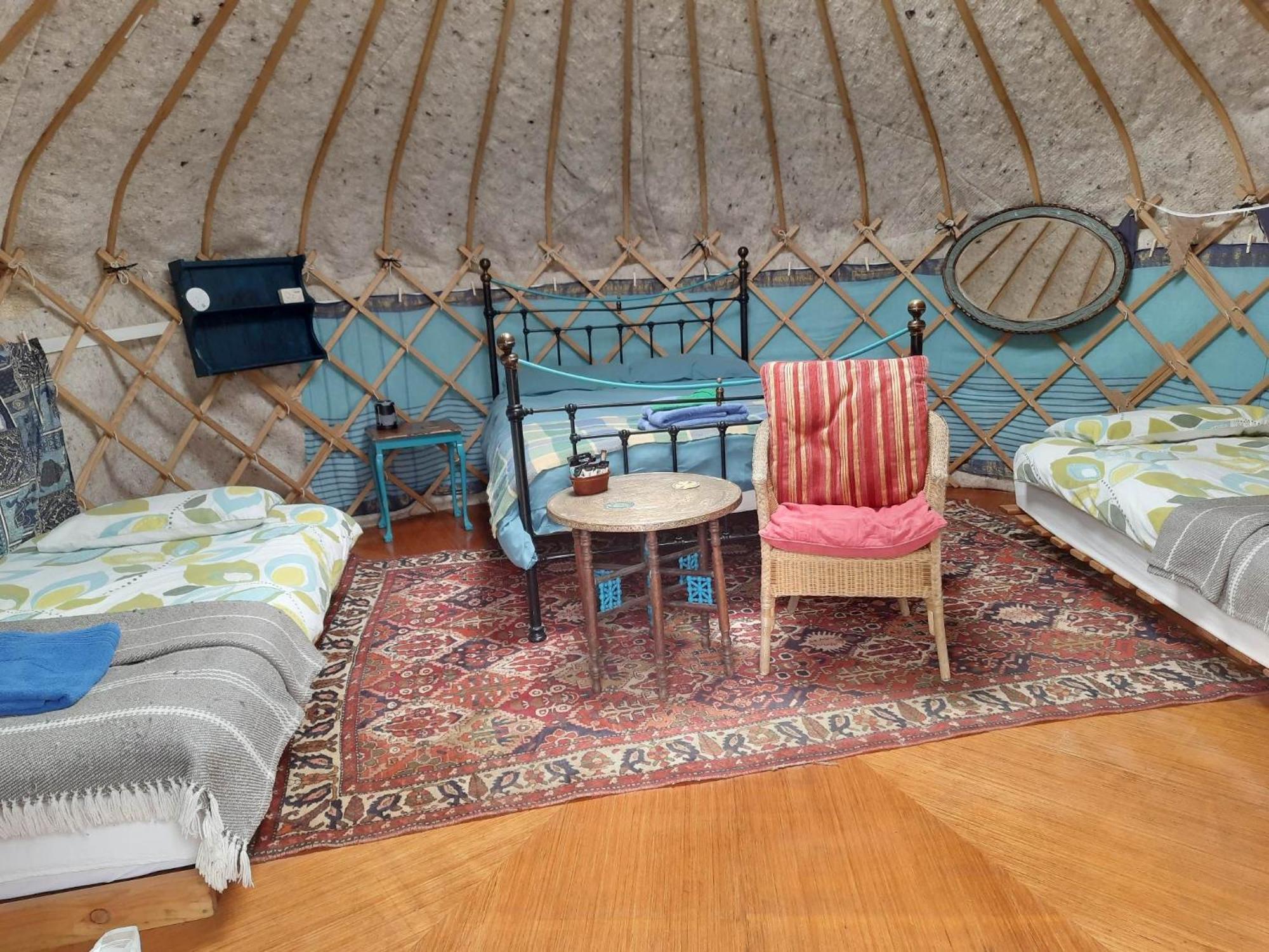 Ceridwen Glamping, Double Decker Bus And Yurts Hotell Llandysul Exteriör bild