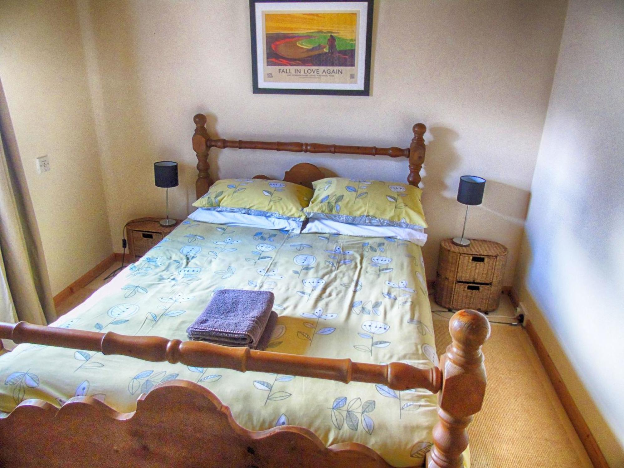 Ceridwen Glamping, Double Decker Bus And Yurts Hotell Llandysul Exteriör bild