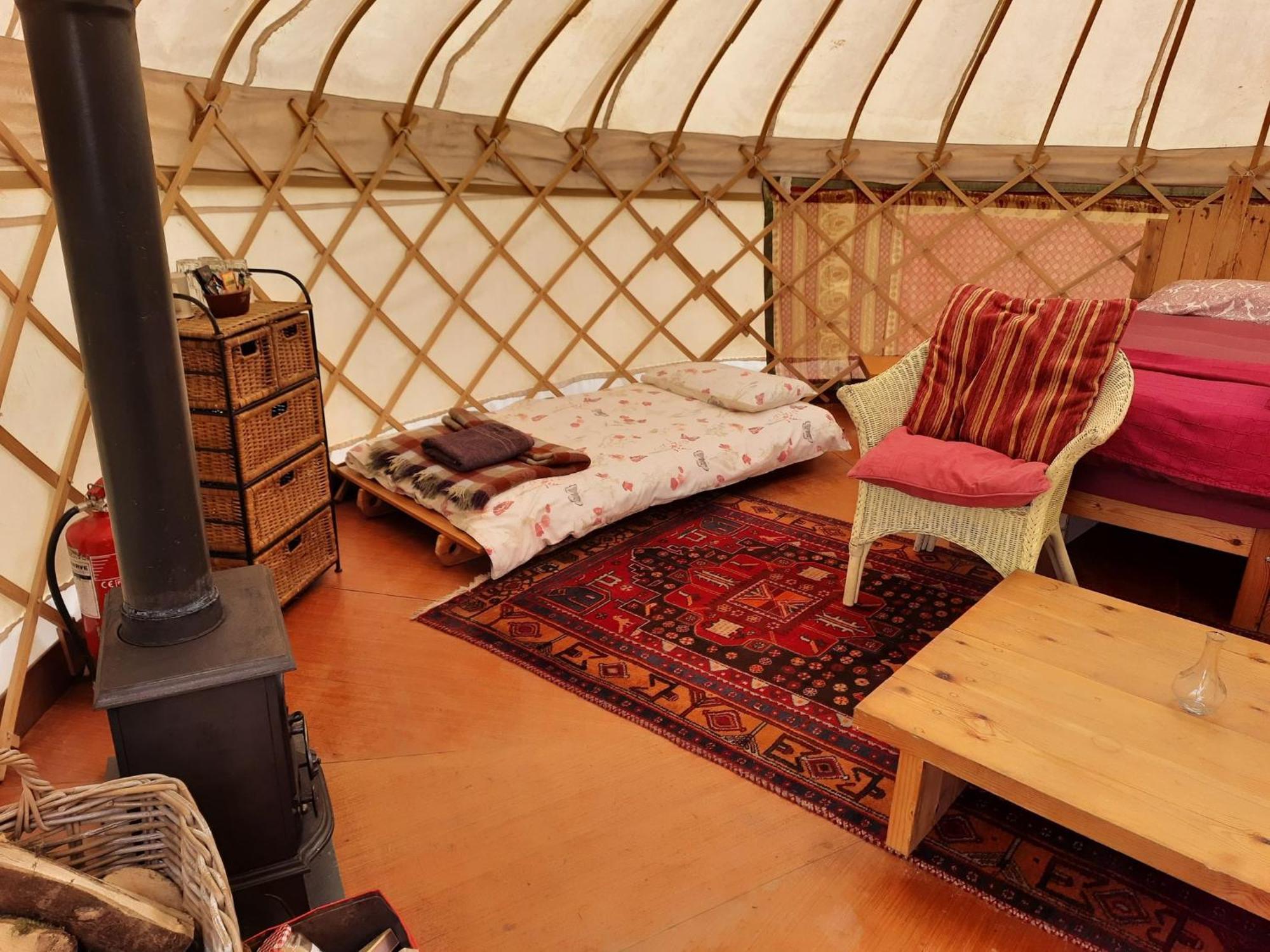 Ceridwen Glamping, Double Decker Bus And Yurts Hotell Llandysul Exteriör bild