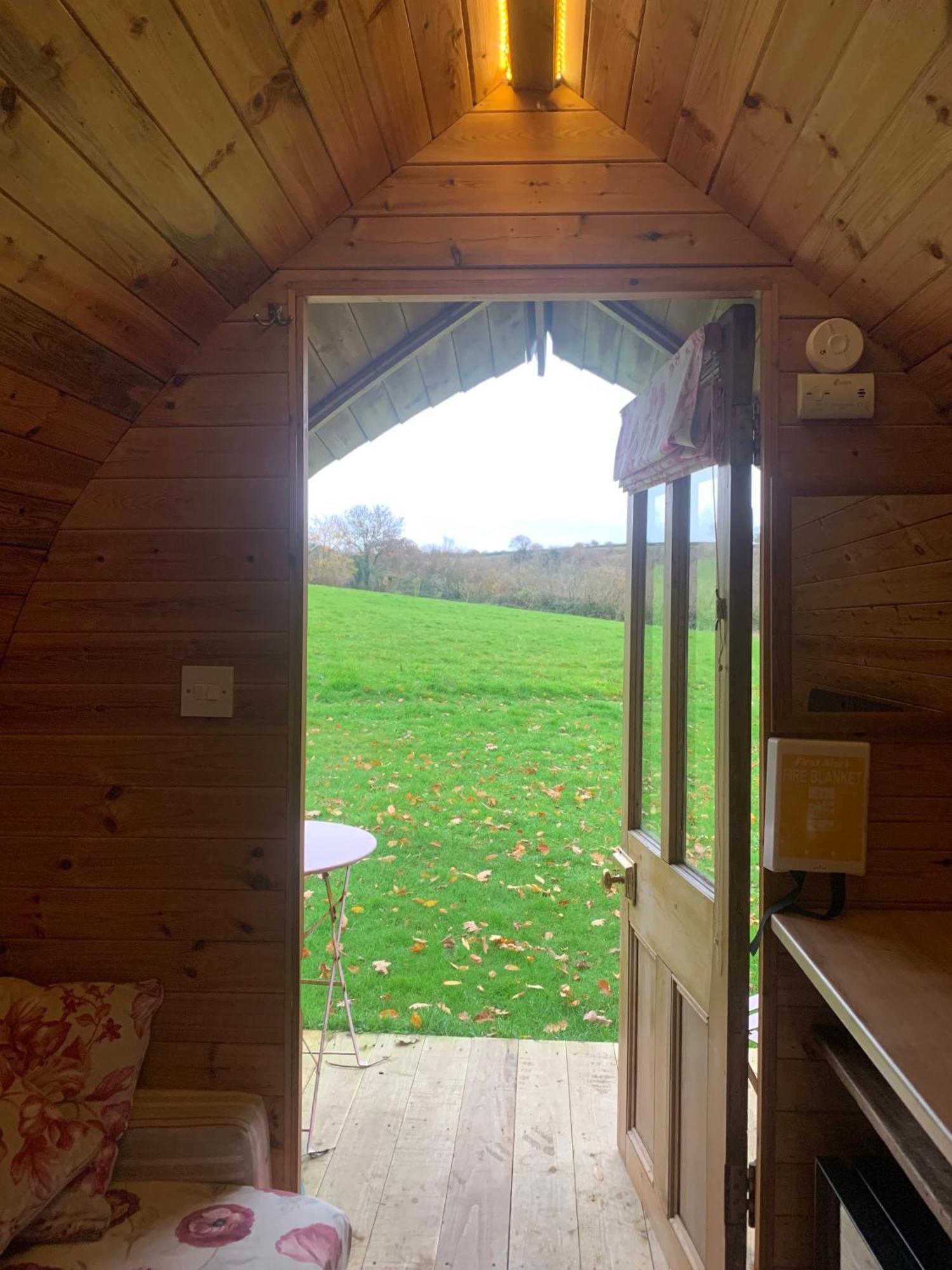 Ceridwen Glamping, Double Decker Bus And Yurts Hotell Llandysul Exteriör bild