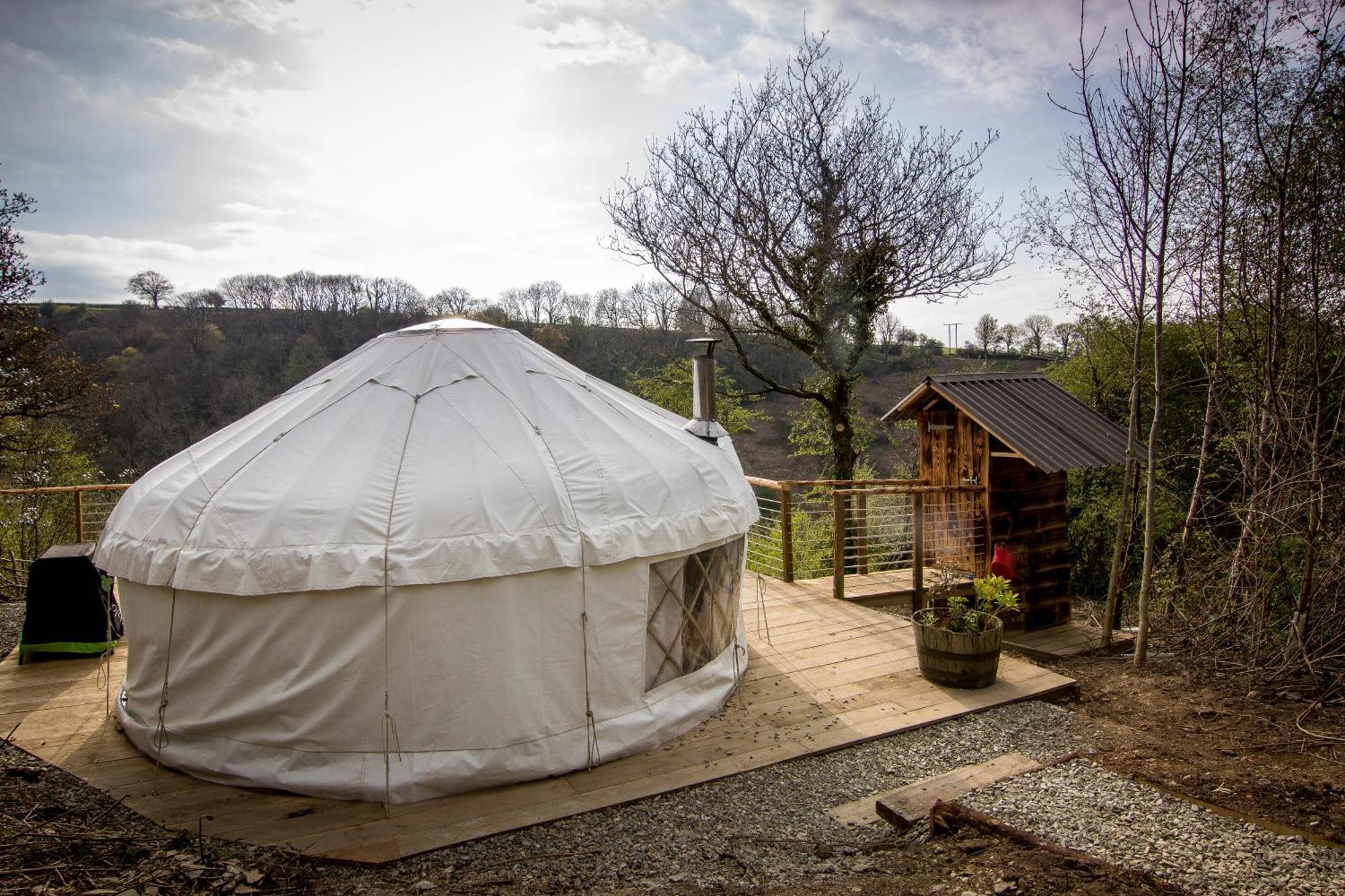 Ceridwen Glamping, Double Decker Bus And Yurts Hotell Llandysul Exteriör bild