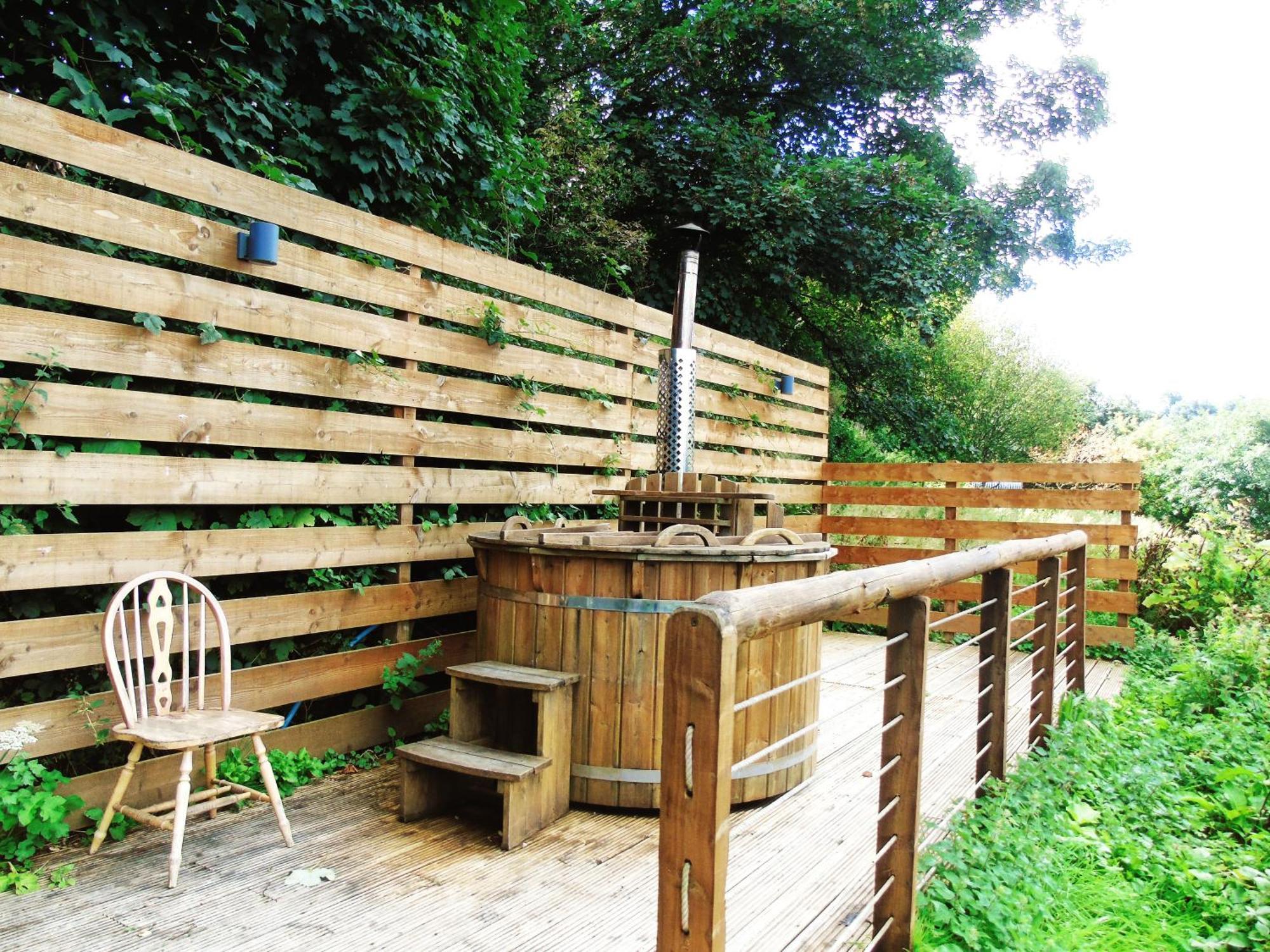 Ceridwen Glamping, Double Decker Bus And Yurts Hotell Llandysul Exteriör bild