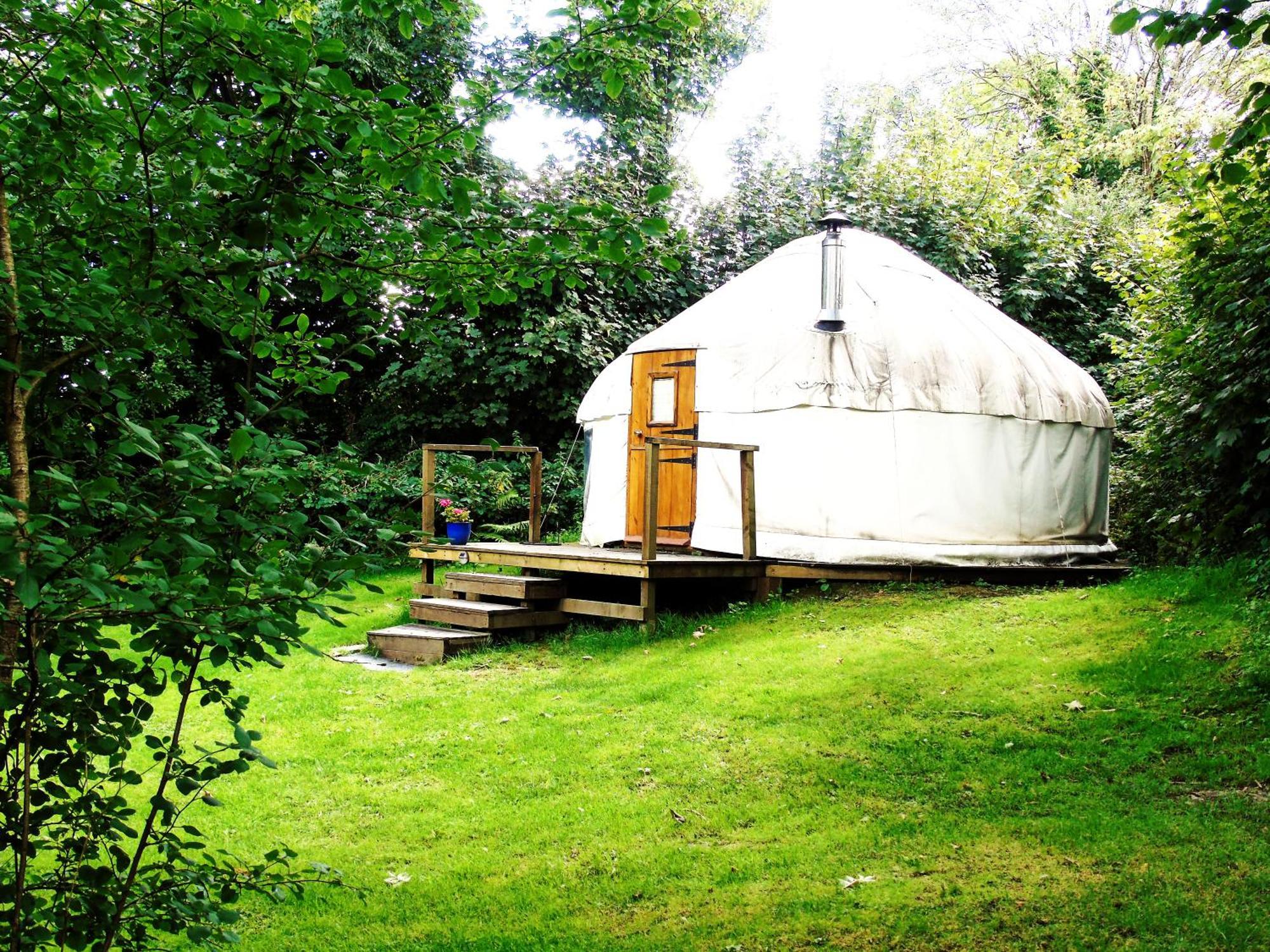 Ceridwen Glamping, Double Decker Bus And Yurts Hotell Llandysul Exteriör bild