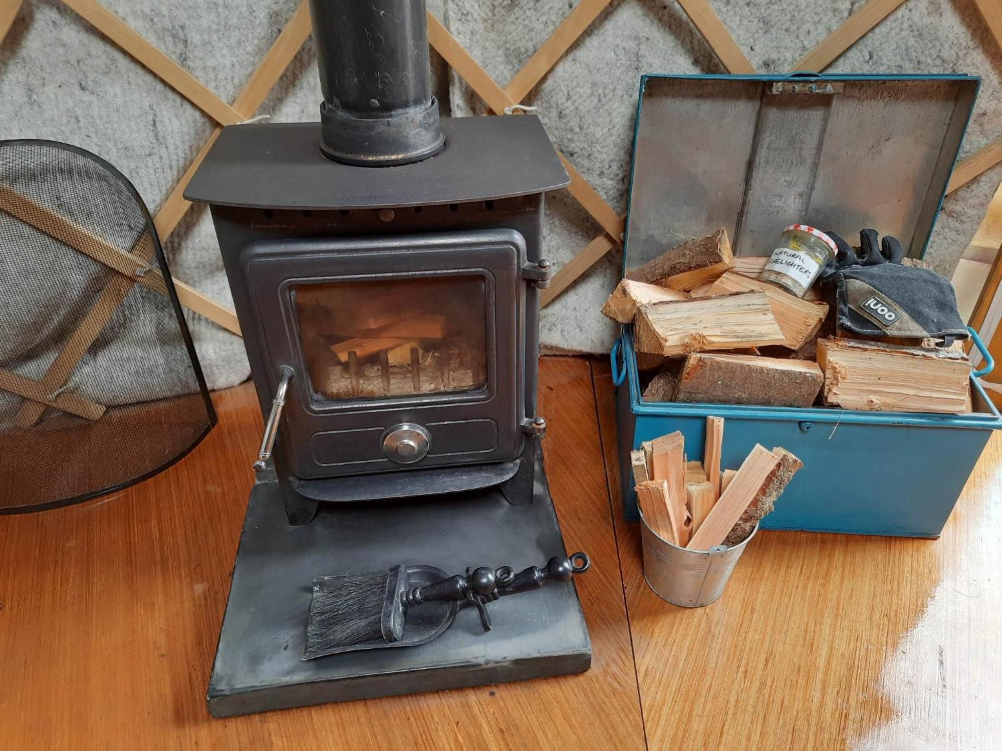Ceridwen Glamping, Double Decker Bus And Yurts Hotell Llandysul Exteriör bild