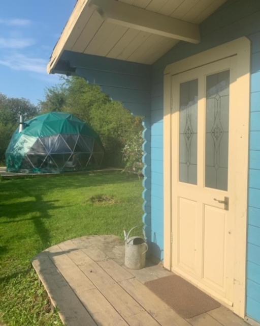 Ceridwen Glamping, Double Decker Bus And Yurts Hotell Llandysul Exteriör bild