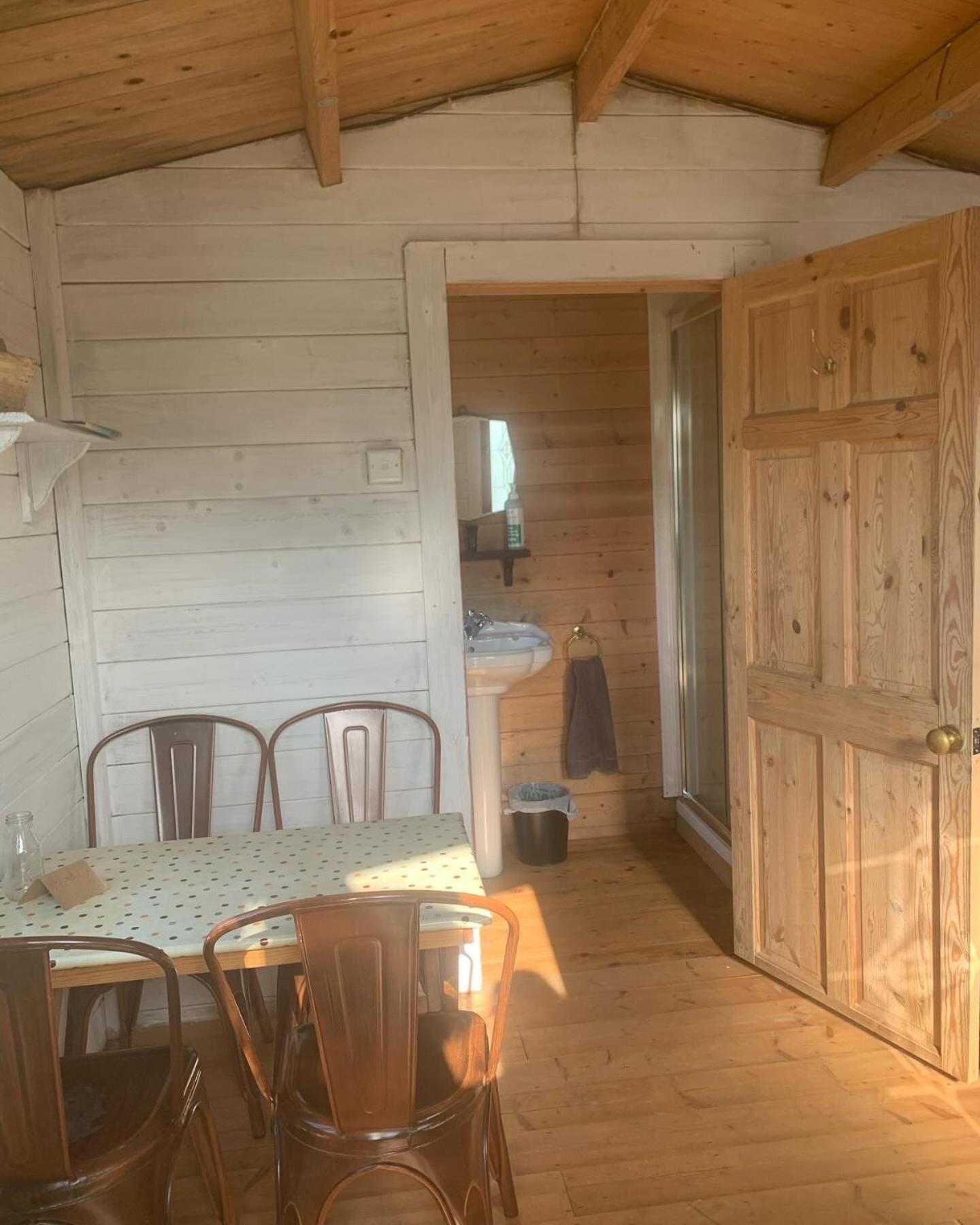 Ceridwen Glamping, Double Decker Bus And Yurts Hotell Llandysul Exteriör bild