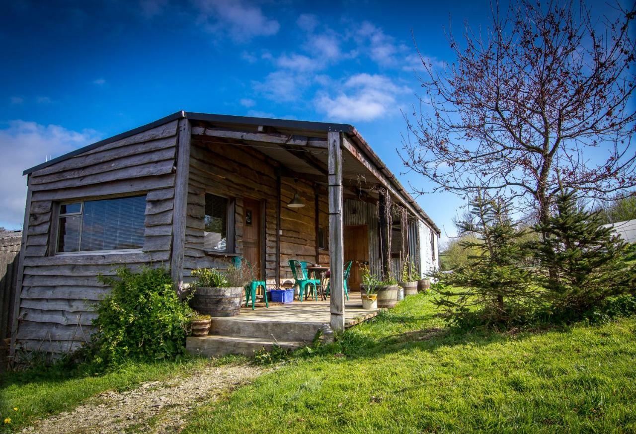 Ceridwen Glamping, Double Decker Bus And Yurts Hotell Llandysul Exteriör bild