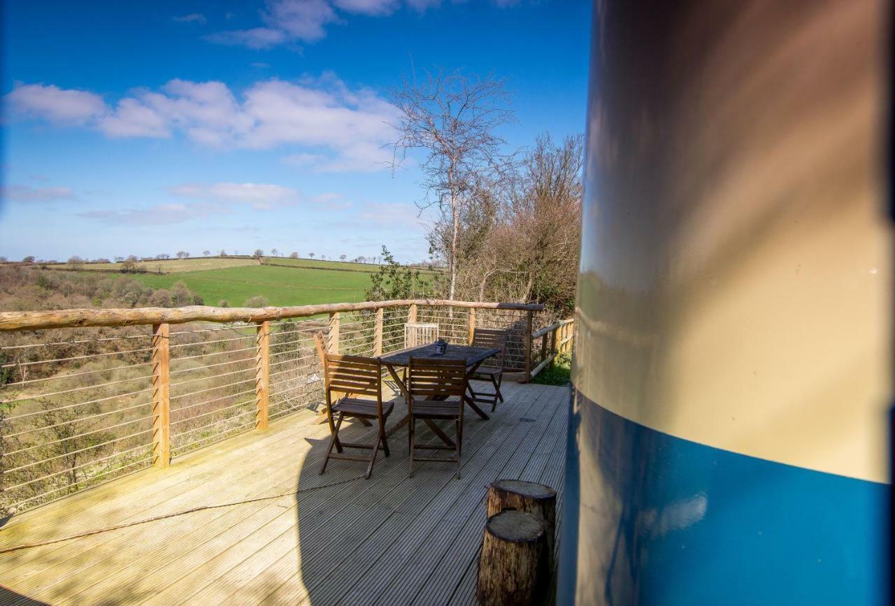 Ceridwen Glamping, Double Decker Bus And Yurts Hotell Llandysul Exteriör bild